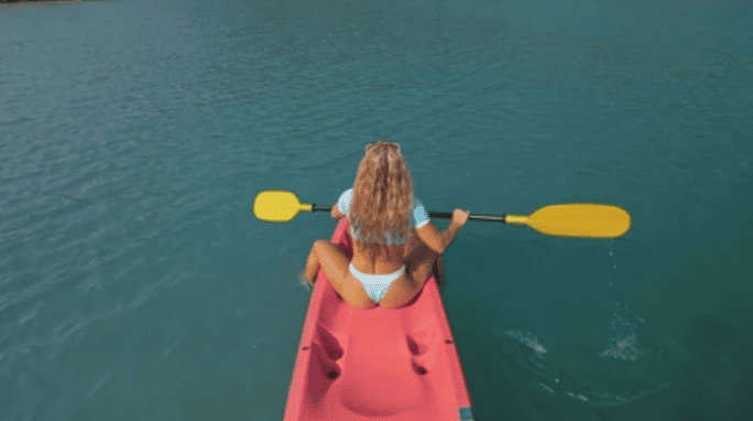 How To Kayak: Easy Beginners Guide (Tips & Tricks)